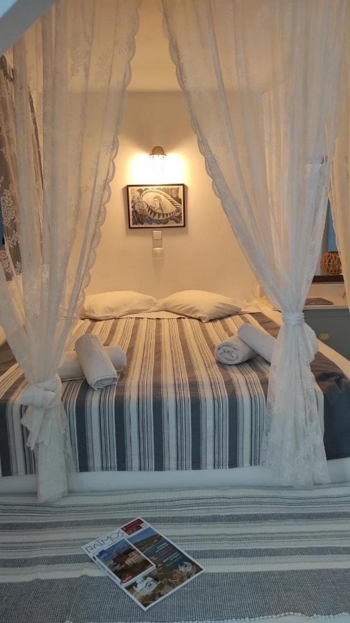 Lampi'S Dolphin Aparthotel Patmos Island ภายนอก รูปภาพ