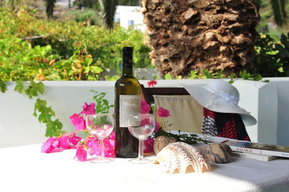 Lampi'S Dolphin Aparthotel Patmos Island ภายนอก รูปภาพ